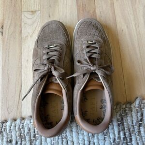 Taft Tan Crocodile Pattern Sneakers